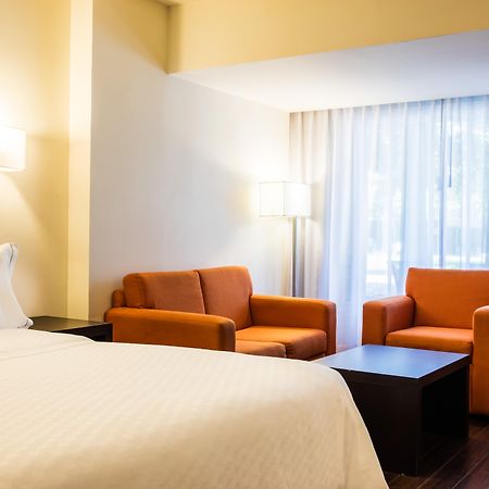 Fiesta Inn San Luis Potosi Glorieta Juarez Bagian luar foto