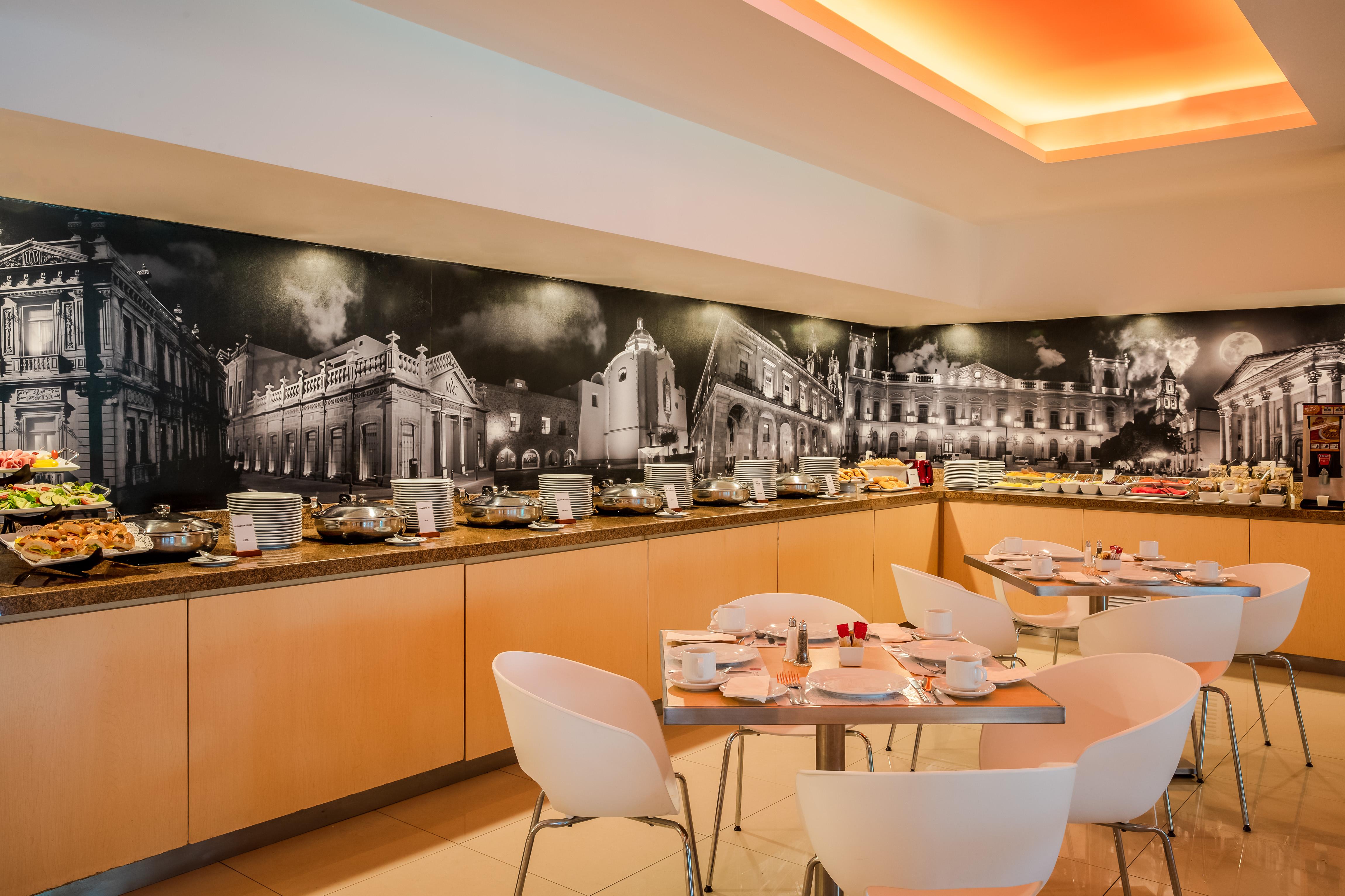 Fiesta Inn San Luis Potosi Glorieta Juarez Bagian luar foto