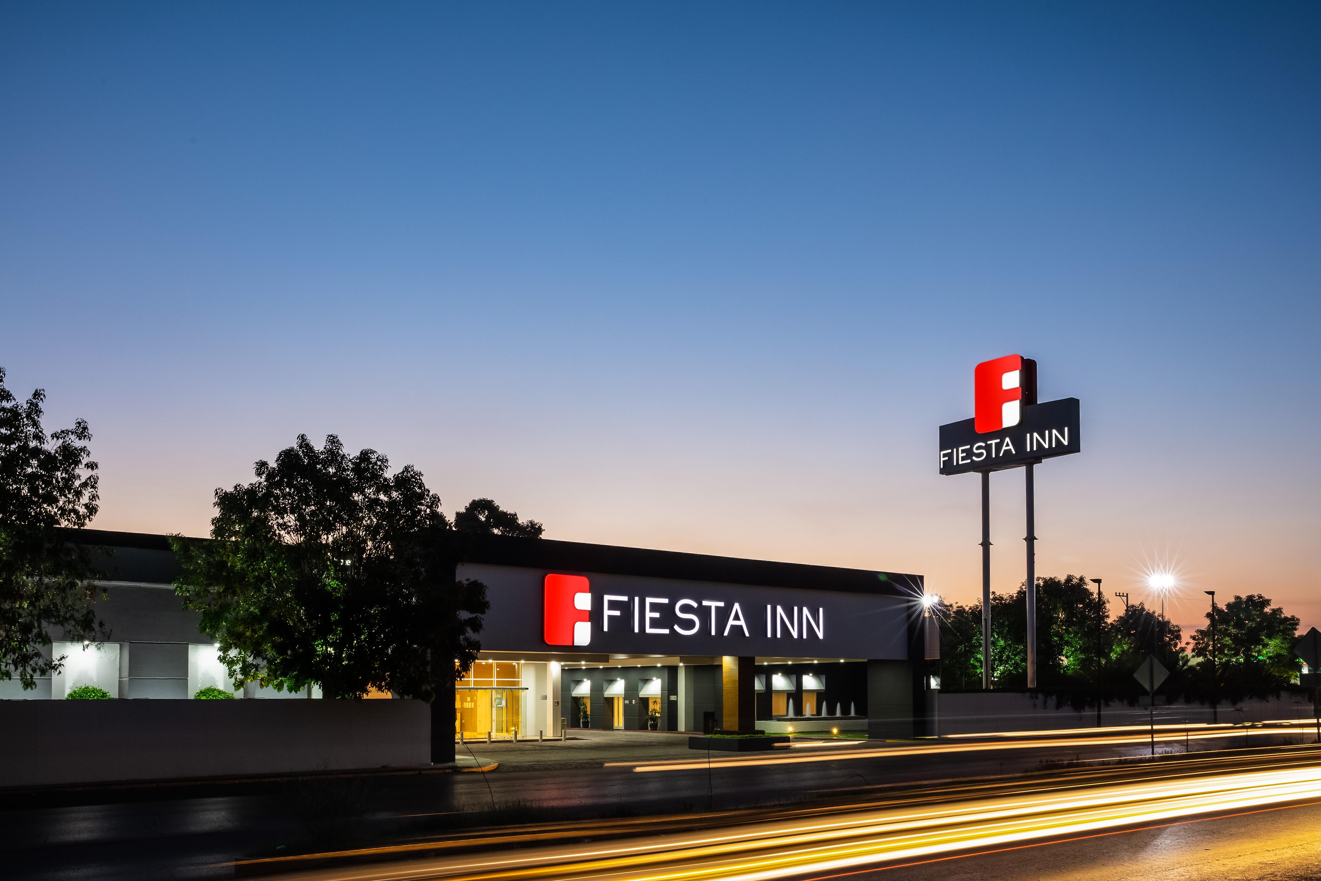Fiesta Inn San Luis Potosi Glorieta Juarez Bagian luar foto