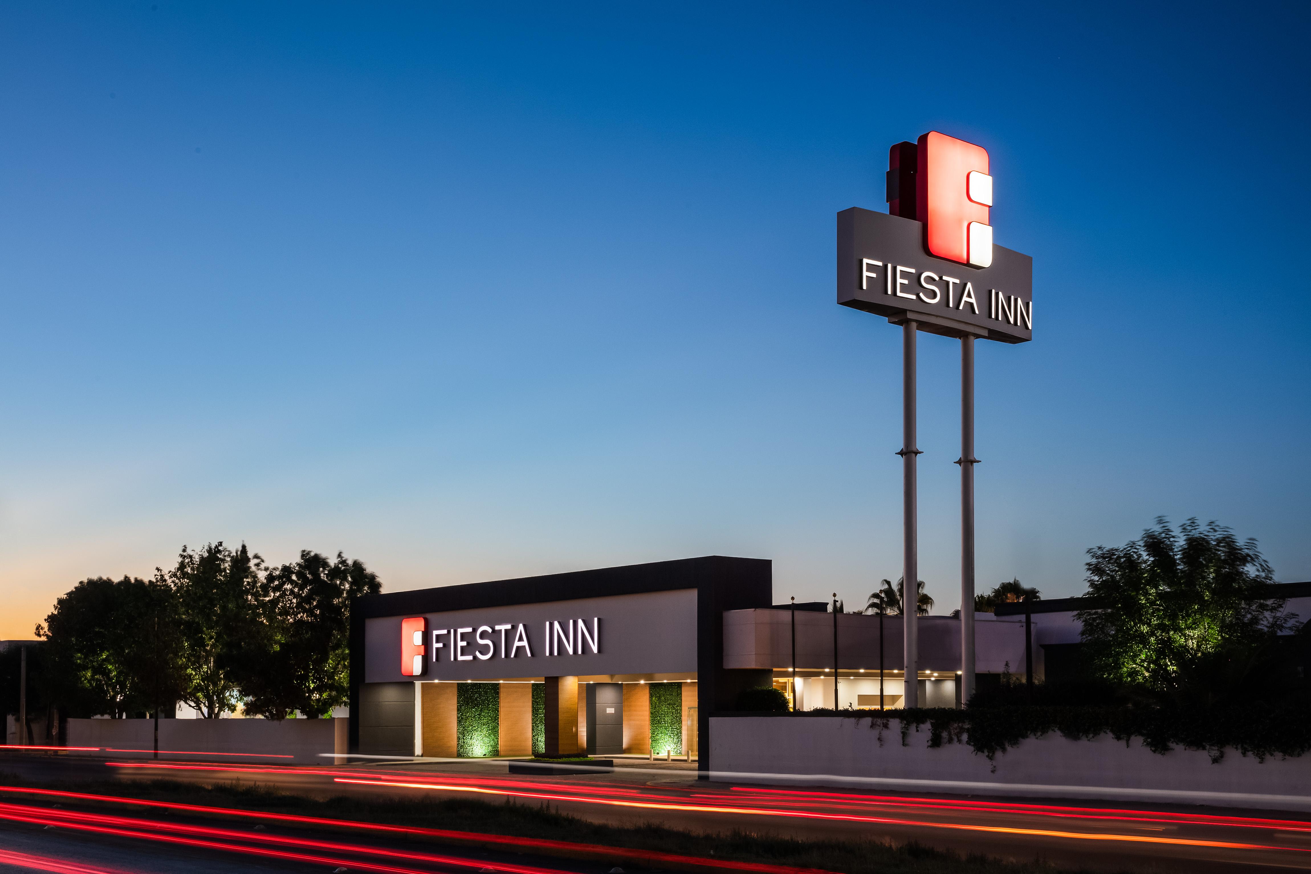 Fiesta Inn San Luis Potosi Glorieta Juarez Bagian luar foto