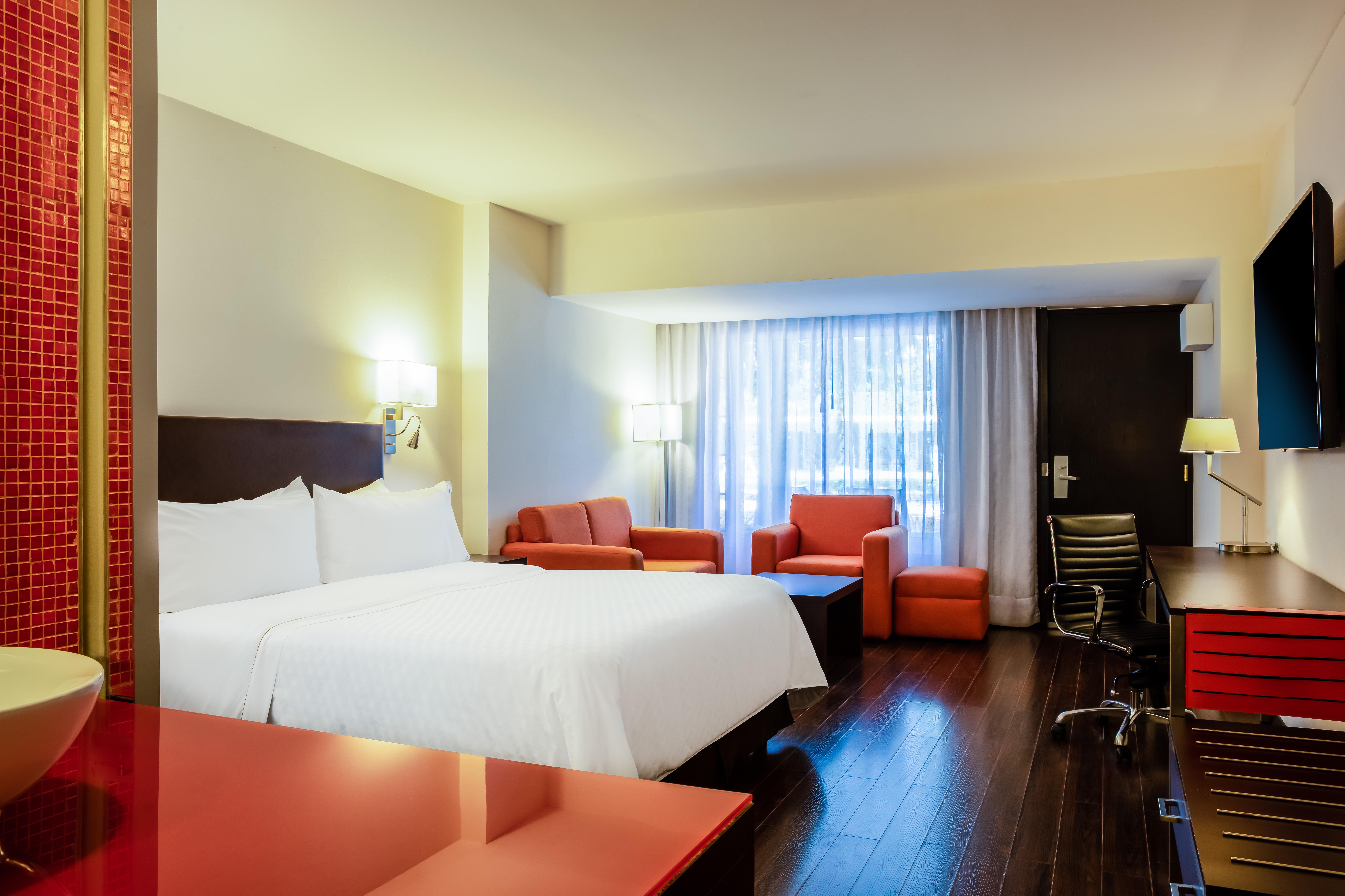 Fiesta Inn San Luis Potosi Glorieta Juarez Bagian luar foto