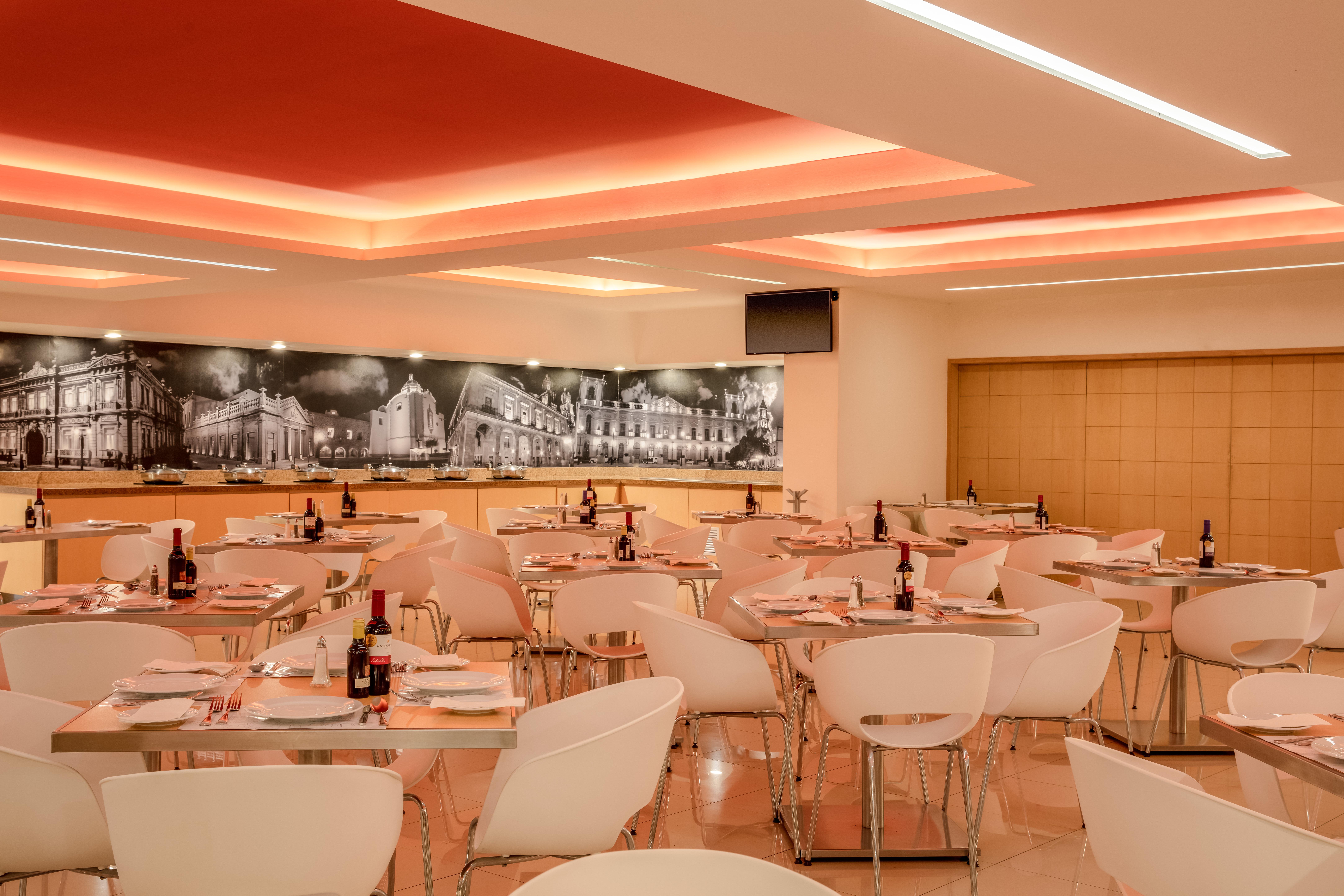 Fiesta Inn San Luis Potosi Glorieta Juarez Bagian luar foto