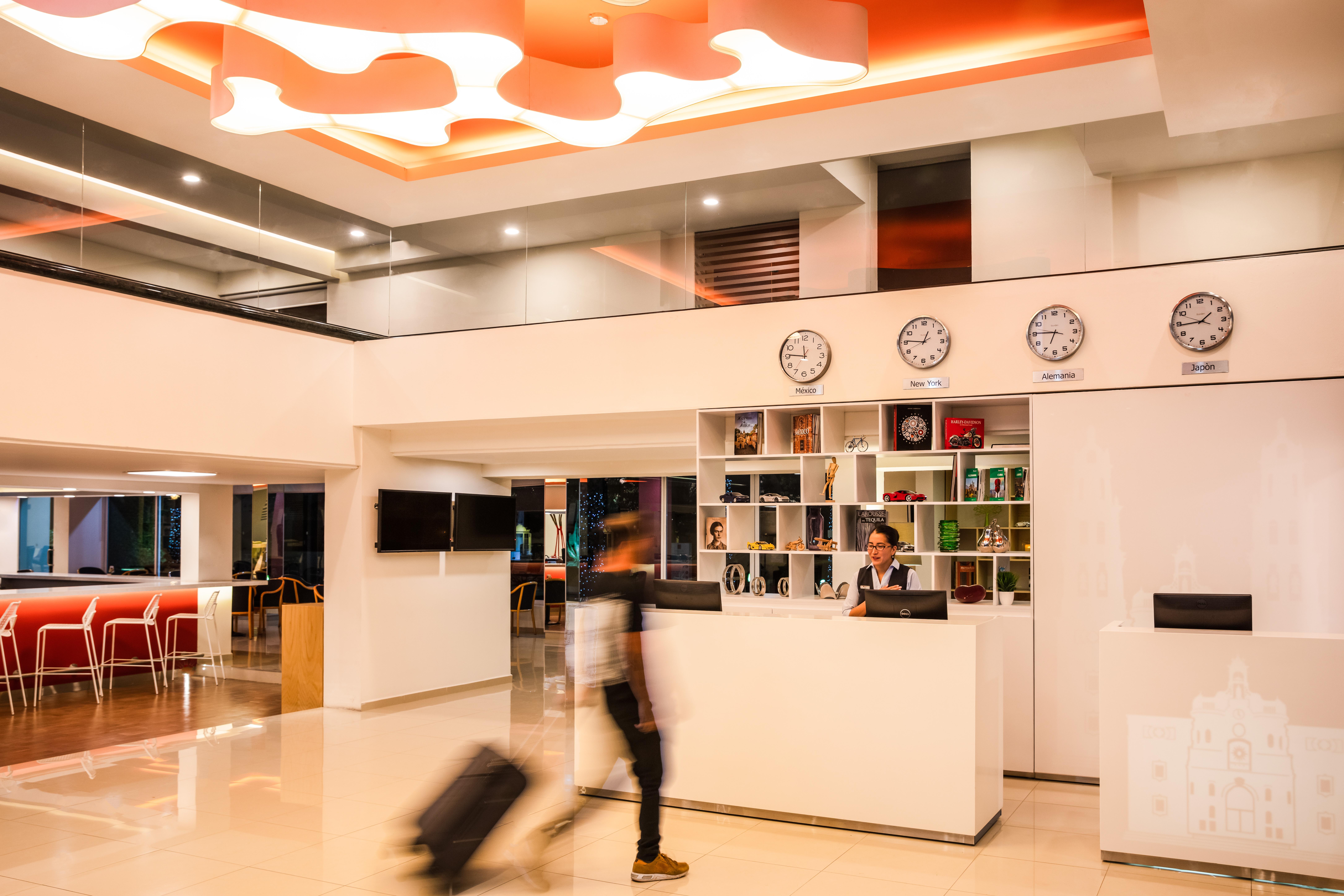 Fiesta Inn San Luis Potosi Glorieta Juarez Bagian luar foto