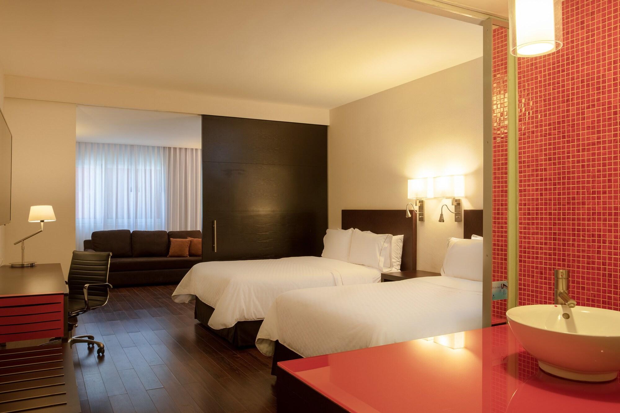 Fiesta Inn San Luis Potosi Glorieta Juarez Bagian luar foto