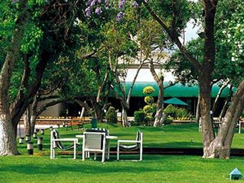 Fiesta Inn San Luis Potosi Glorieta Juarez Bagian luar foto