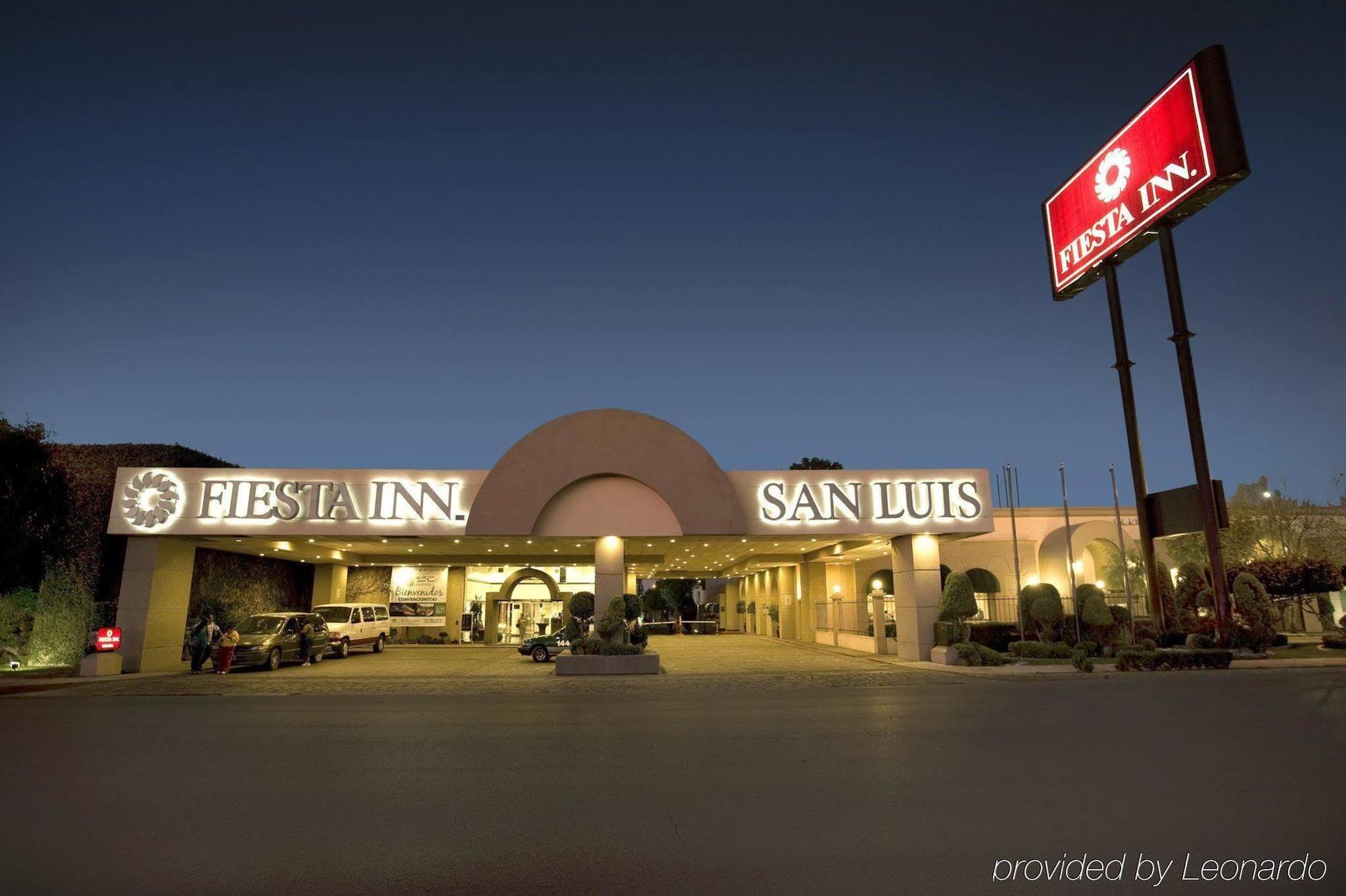 Fiesta Inn San Luis Potosi Glorieta Juarez Bagian luar foto