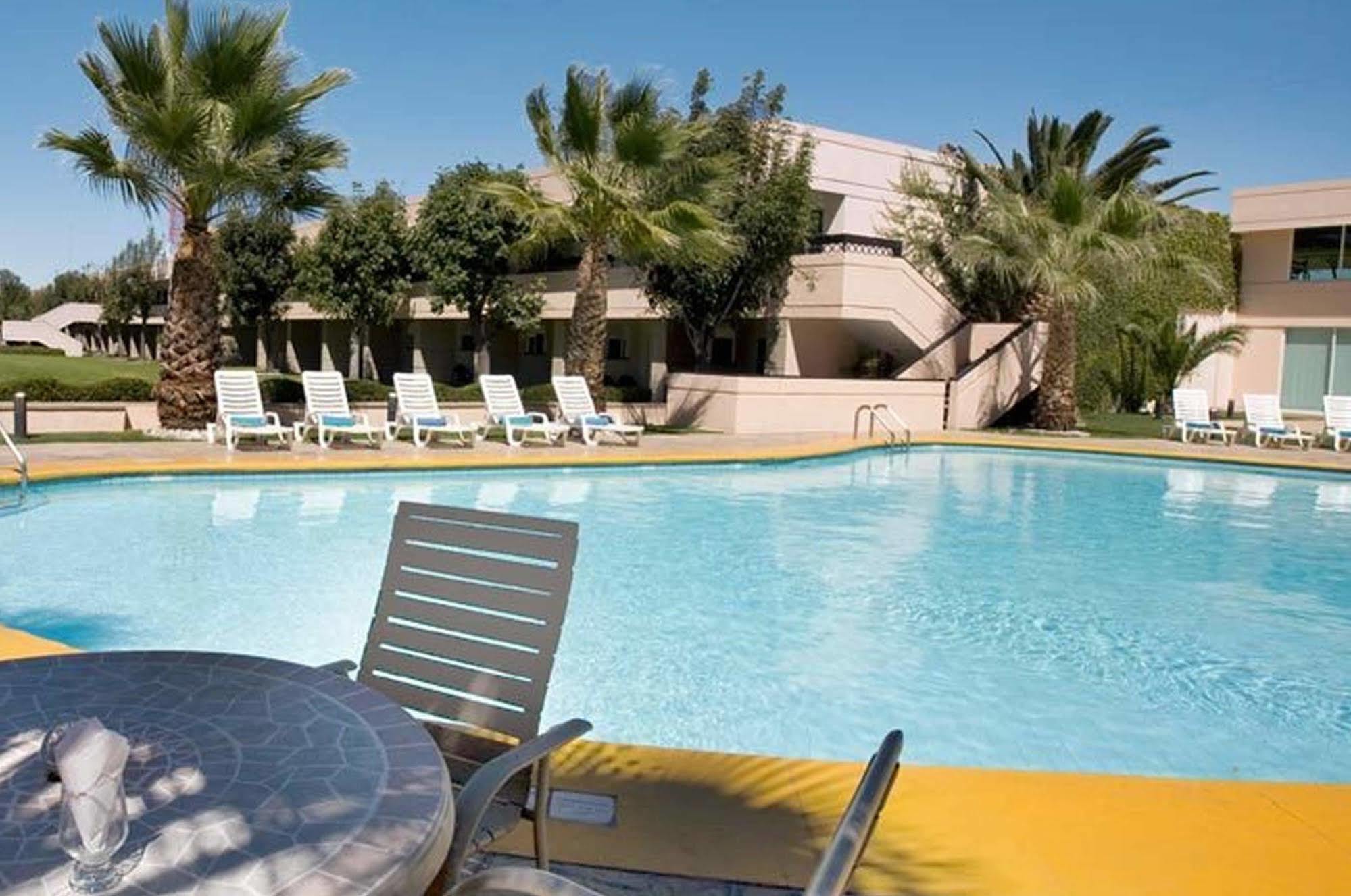 Fiesta Inn San Luis Potosi Glorieta Juarez Bagian luar foto